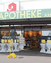 Aussenansicht der Gold-Apotheke am Bergl