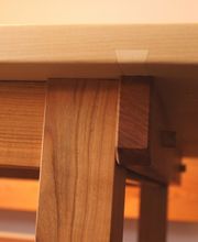 ... wurde mit klassischen Holzverbindungen gefertigt.