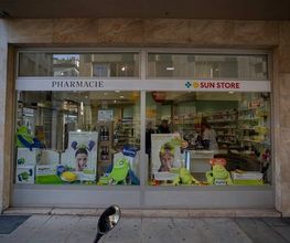 fenetre-pharmacie-sun-store-geneve-paquis