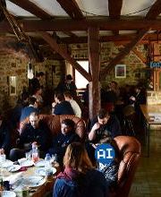 Meeting im Gastraum