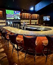 Stingers Lounge - Restaurant, Bar & Golf Simulators image 4