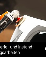 Karosseriearbeit mit Poliermaschine im Detail