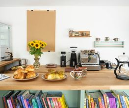 Cozy Place | books & coffee Bild 8