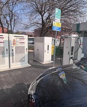 IPLANET Ricarica in sicurezza in modalità ultra fast per tutti i veicoli elettrici.