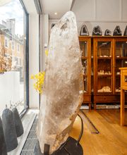 Grand quartz de 1 mètre à la boutique de minéraux de Thonon