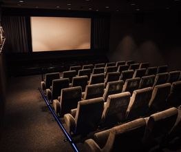 Hotel Kino Bar, Loge AG Bild 9