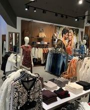 GUESS immagine 4