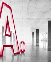 Adimmo Logo in leerem Raum diagonal von vorne