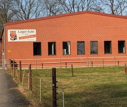 Selfstorage Anlage Lager Eule 365 Ibbenbüren Außenansicht.
Außenansicht der modernen Selfstorage Anlage Lager Eule 365 in Ibbenbüren. Hier kannst Du flexible Lagerräume von 1–15 m² sowie XXL-Lagerflächen für Privat- und Gewerbekunden mieten.