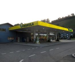 AGROLA Tankstelle in Küssnacht am Rigi; überdacht bei Landi gelegen mit TopShop