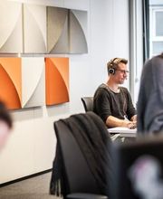 Ströer Online Marketing Kollegen am Arbeitsplatz