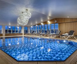 Pool im Maritim Hotel München (Renoviert in 2023)