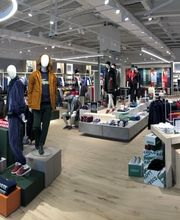 Lacoste - The Village Villefontaine