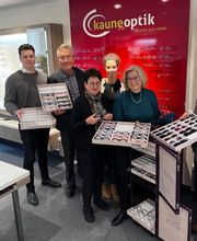 Das Team aus Augenoptiker:innen und Meister:in