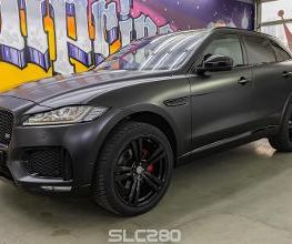 Jaguar foliert in schwarz matt oracal