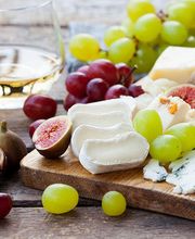 FEINKOST ABTEILUNG
In unserer Feinkost Abteilung bieten wir ein sehr umfangreiches Sortiment, das wir vollständig von der EDEKA beziehen. Bei uns finden Sie Milch, Quark, Joghurt und weitere Milchprodukte.