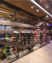 wanderschuhe-alle-schuhe-laufschuhe-schuhkäfig-in-der-laden-mitte-intersport-stähle-bad-säckingen