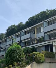 Stiftung Alters- Pflegeheim Riedacker - Wohnhuus Gantrisch seitlich gegen Buechwald