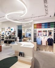 Lacoste Marseille Terrasses du Port image 1