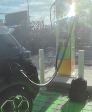 IPLANET Ricarica in sicurezza in modalità ultra fast per tutti i veicoli elettrici.