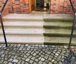 Gehweg und Treppenreinigung von Cleanilo