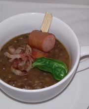 Schwäbische Tapas
Alblinsensuppe mit Speck und Wienerle