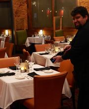 You deserve the best – treat yourself to an unforgettable evening of hand-cut steaks, fresh seafood and signature cocktails