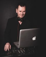 DJ Annòn für Hochzeiten, Firmenfeiern und Events Bild 1