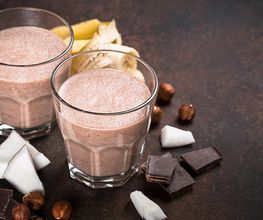Fitnessprodukte
Für die gesunde und bewusste Ernährung bieten wir Ihnen ein reichhaltiges Sortiment. Zuckerfreie Alternativen für die Sporternährung oder auch diverse Protein- und Haferriegel.
Bei uns finden Sie zum Beispiel Produkte von HEJ NUTRITION und wir haben die junge aufstrebende Marke Barebells aus Schweden im Sortiment, die es sich zur Aufgabe gemacht haben, ohne „extra Zucker“ zu produzieren, sodass bei den Riegeln und Shakes der Geschmack trotzdem nicht zu kurz kommt.