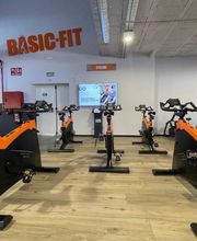 Zona de virtual cycling, con bicicletas y pantalla para realizar clases virtuales