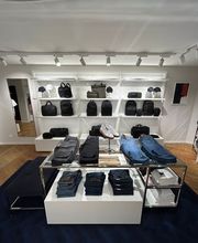 Tommy Hilfiger image 12