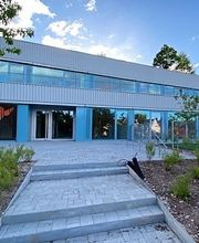 FRÖBEL-Kindergarten Wangener Höhe in Stuttgart, Außenansicht, FRÖBEL-Logo, © 2021 FRÖBEL e.V. Alle Rechte vorbehalten