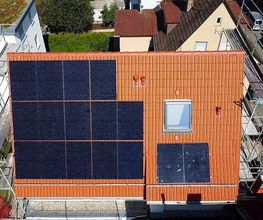 09 Photovoltaikanlage auf Ziegeldach.jpg