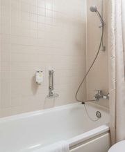 Guest room bath
