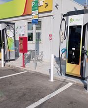 Ricarica in sicurezza in modalità ultra fast per tutti i veicoli elettrici. IPlanet