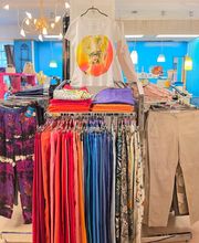 Second Hand & Boutique Courage deluxe Bild 3