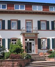 Aussenansicht der Bahnhof-Apotheke