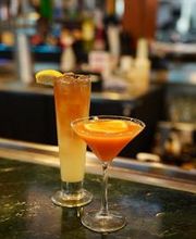 Full bar with speciality cocktails