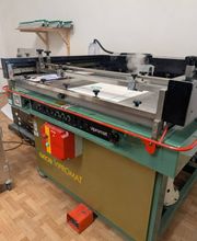 Professionelle Serigrafie und Papierdruck in Leipzig. Wir fertigen handwerklich hochwertige Kunsteditionen, Poster und Plakate für Künstler und die Musikszene.