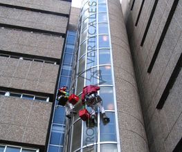 acrobacias-verticales-limpieza-fachadas-05.jpg