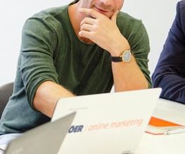 Ströer Online Marketing Kollegen am Arbeitsplatz