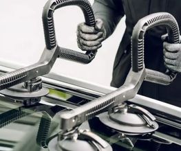 Defektes Dachfenster? Kein Problem! Wir tauschen es schnell und unkompliziert aus.
Unsere Experten für Autoglas sind stets bemüht, Ihnen den besten Service zu bieten. Durch unsere jahrelange Erfahrung können wir Ihnen eine schnelle und kompetenten Austausch Ihres Dachfensters garantieren.