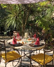 Les Fleurs De Lys image 1