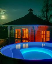 Hotpot und Grillkota mieten, für Geburtstag, Überraschung oder ihr Event kann das Badefass mit grill, Grillhütte und Zubehör gemietet werden, Party oder Romantikbad, für einen Abend oder das weekend für 2 ist das Angebot möglich