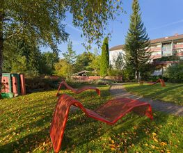 CURATA Maierhöfen Haus Iberg Sozialpsychiatrie, großzügiger Garten und Außenbereich