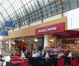 Aussenansicht der Arcaden Apotheke