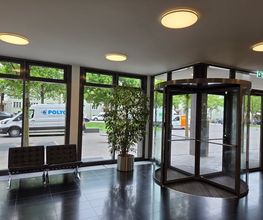 Eingangsbereich der HDI Versicherungen: Thomas Heilemann