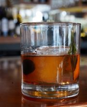 You deserve the best – treat yourself to an unforgettable evening of hand-cut steaks, fresh seafood and signature cocktails