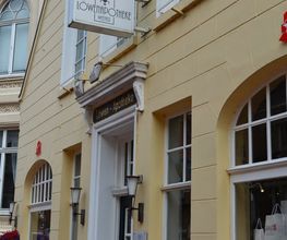 Aussenansicht der Löwen-Apotheke