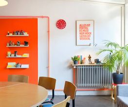Kreatives Arbeiten im Detail: Unser "Secret Lab" bietet kleineren Gruppen mit bis zu 12 Personen den idealen Rückzugsort für Coachings, Strategie-Sessions und vertrauliche Meetings am großen, runden Tisch „behind closed doors“.